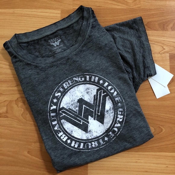 Wonder Woman Soft Vintage Feel Graphic Tee Sz XL - Picture 5 of 5